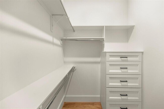 Building Photo - 1038 W 31st St