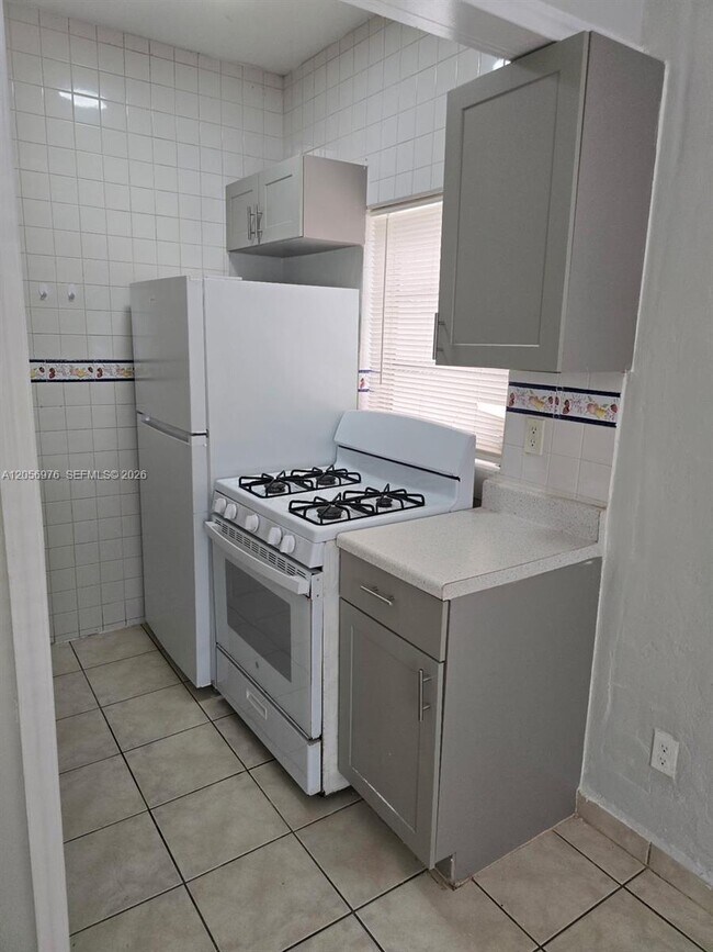 Building Photo - 215 30th St