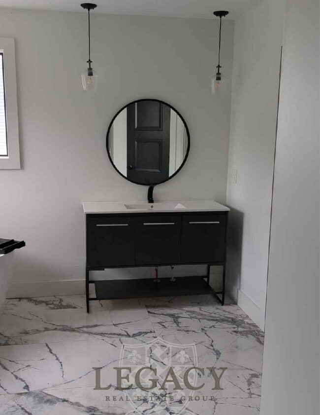 Building Photo - 1710 Nassau St