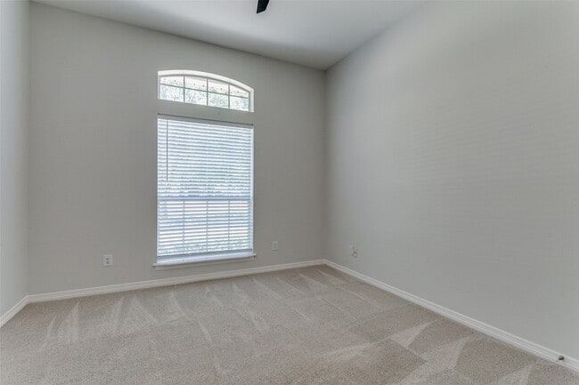 Building Photo - 1415 E Dove Rd