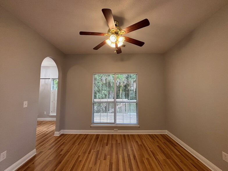 Building Photo - 1715 Crystal Lake Dr