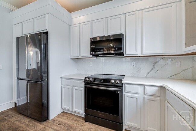 Building Photo - 8 Bushwood Dr