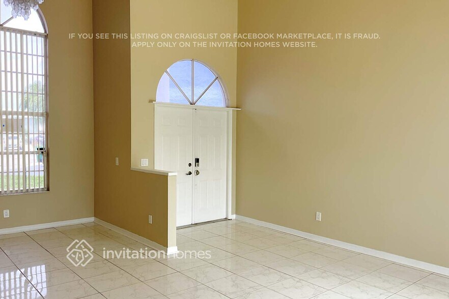 Building Photo - 631 Royal Palm Way