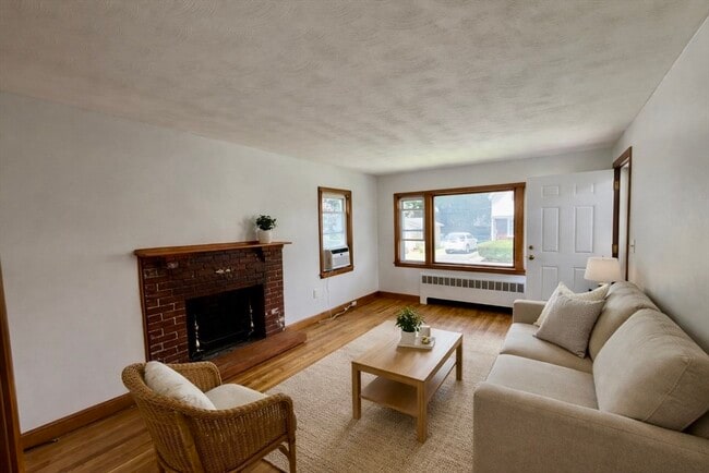 Building Photo - 9 Gregg St