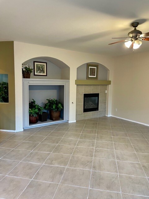 Building Photo - 6281 Whispering Creek St