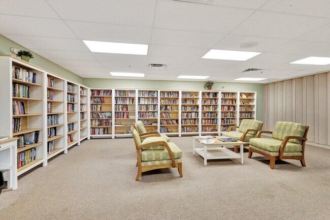 Building Photo - 15449 Lakes of Delray Blvd