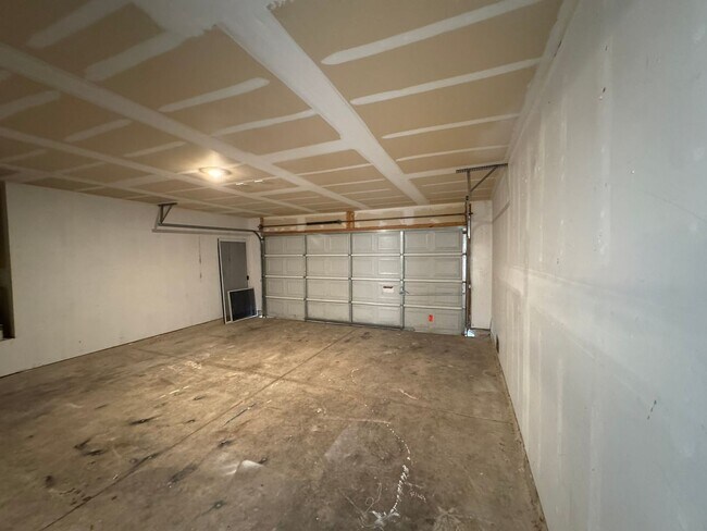 Building Photo - 2-Story Home on a Corner Cul-de-Sac in Wes...