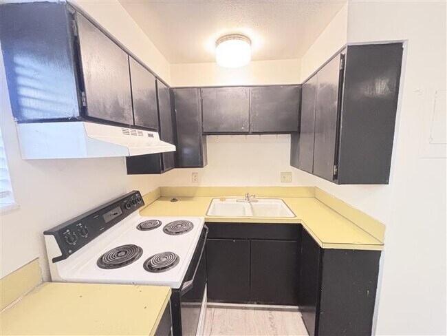 Building Photo - 325 W 100 S