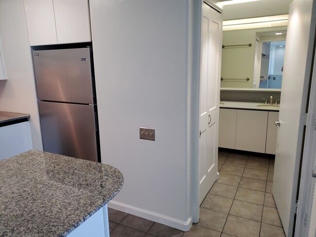 Building Photo - 1BR Condo w/ Views + Pool, Spa, & Sauna