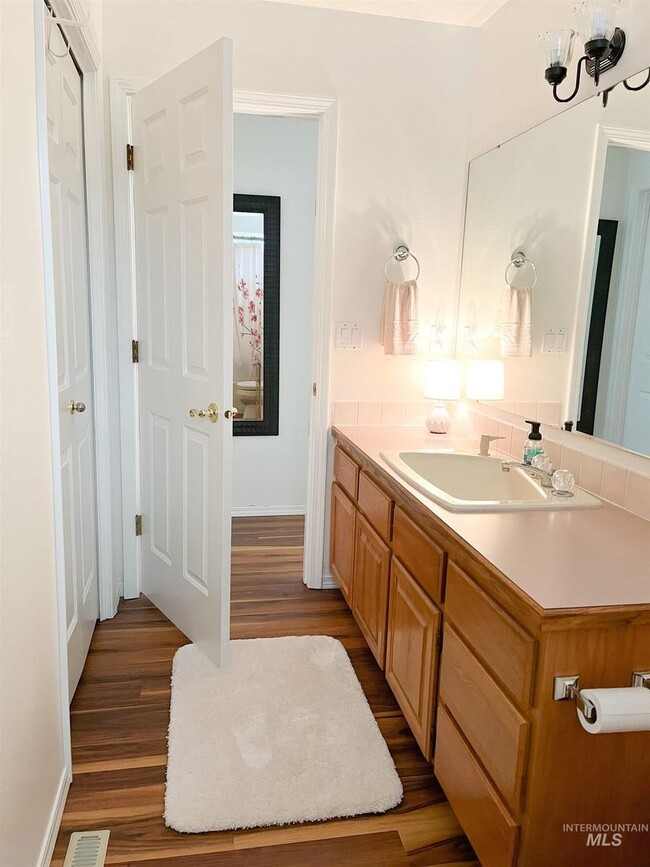 Building Photo - Fantastic 4 Bedroom Home with 3 Car Garage...
