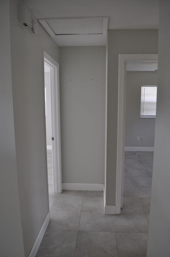 Building Photo - Quaint Home with all Tile floors