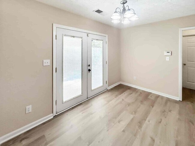 Building Photo - 6090 Farmwood Way SE