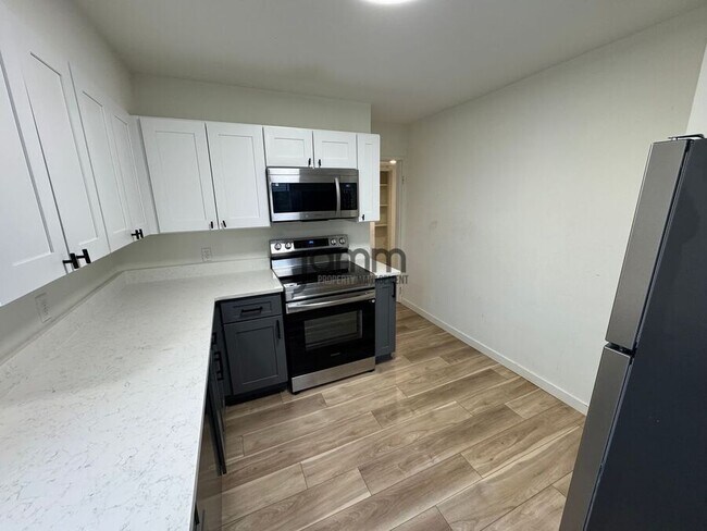 Building Photo - 18997 Hilliard Blvd