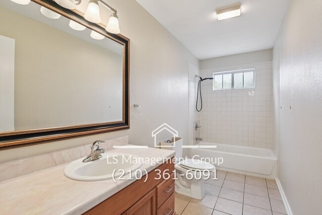 Building Photo - 7636 Oak Chase