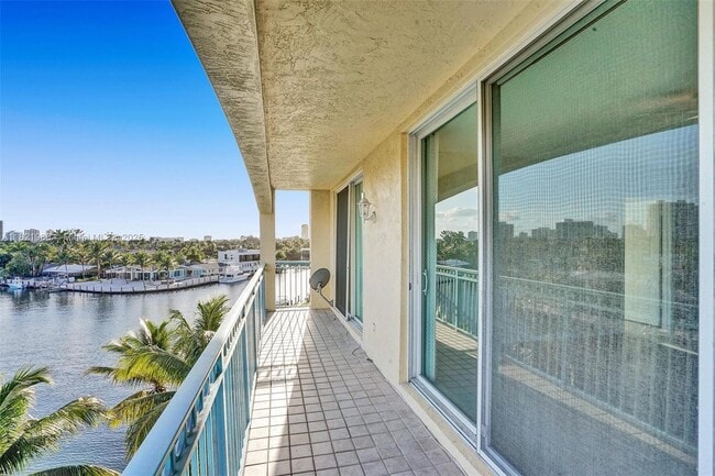 Building Photo - 201 Golden Isles Dr