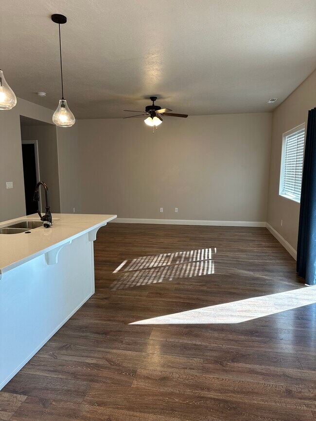 Building Photo - 3083 W 1750 S