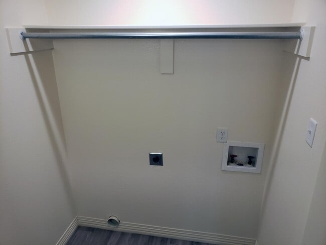 Building Photo - 103 Corine St