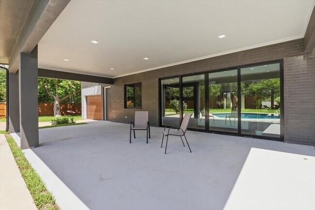 Building Photo - 13693 Peyton Dr