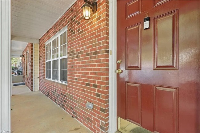 Building Photo - Build Equity While Leasing - Lease to Own