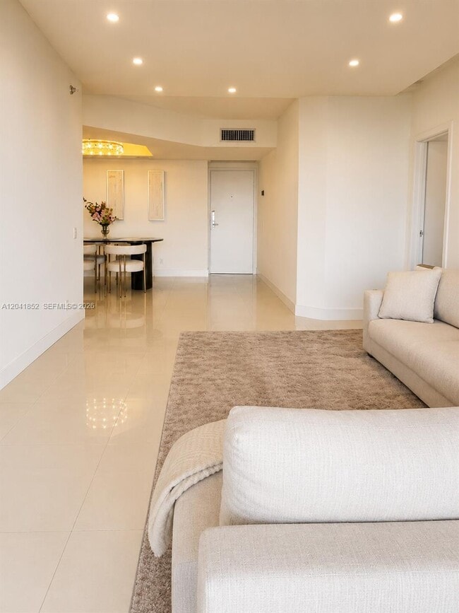 Building Photo - 3640 Yacht Club Dr