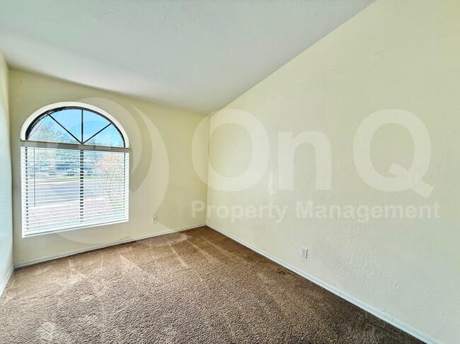 Building Photo - 500 N Roosevelt Ave