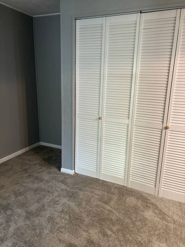 Building Photo - Must See 3 Bedroom