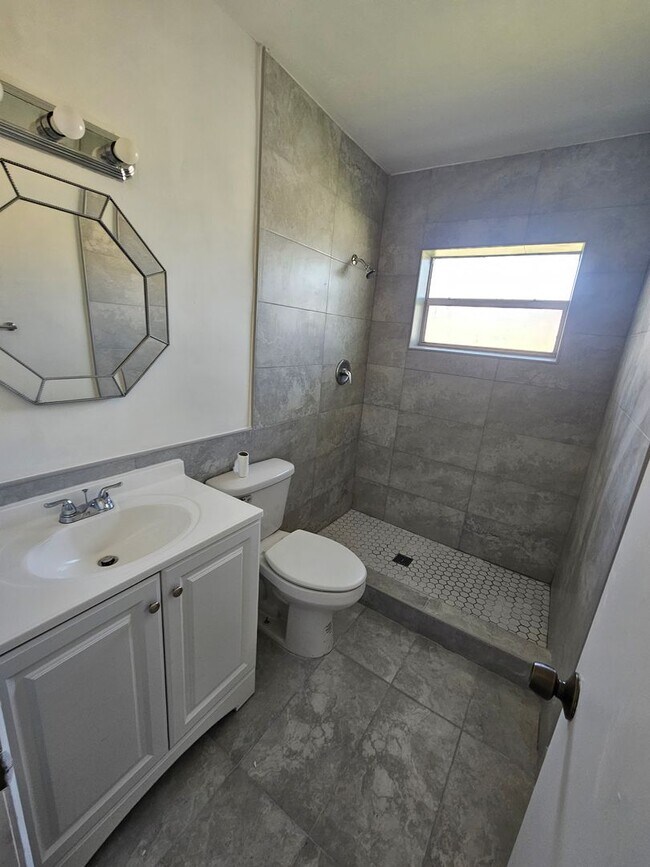 Building Photo - 1545 NW 8th Ave