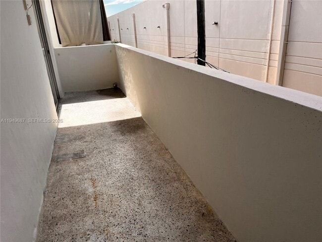 Building Photo - 928 SW 30th Ave