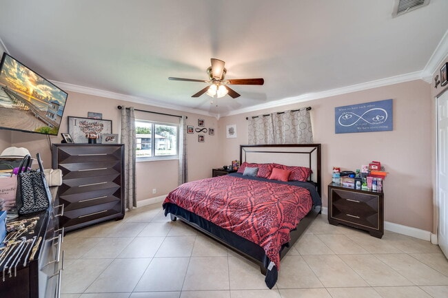 Building Photo - 9603 NW 67th Ct