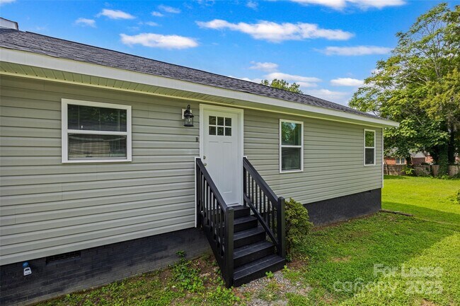 Building Photo - 1204 Bel Aire Ave