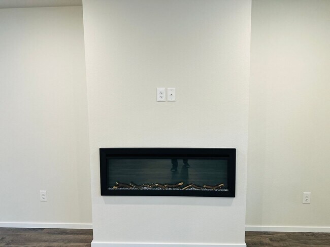 Building Photo - Beautiful Brand New 5 Bedroom Home!