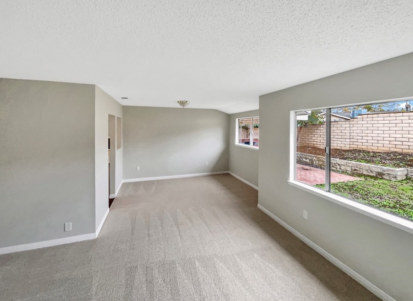 Building Photo - 5540 Royal Hill Dr