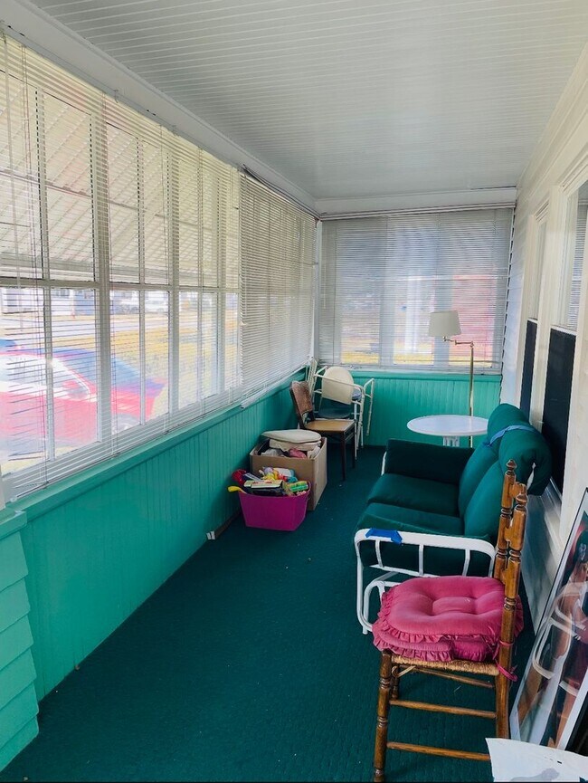 Building Photo - Single Family Home Available in Schenectady, NY!