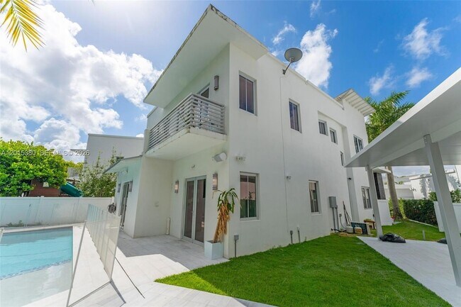 Building Photo - 8221 NW 34th St