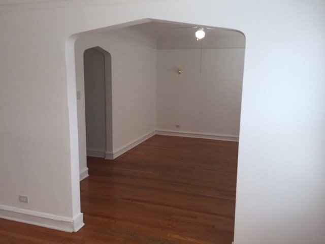 Building Photo - 6032 Irving Park Rd