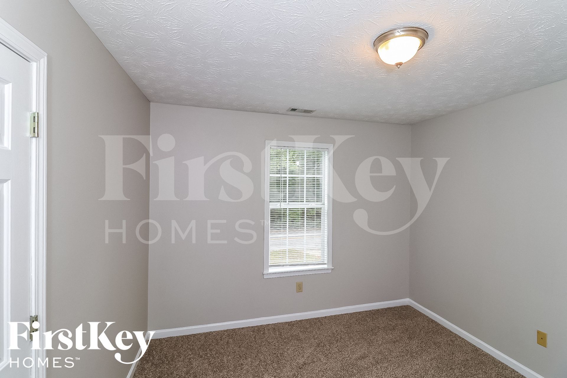 Building Photo - 2905 Navajo Cir