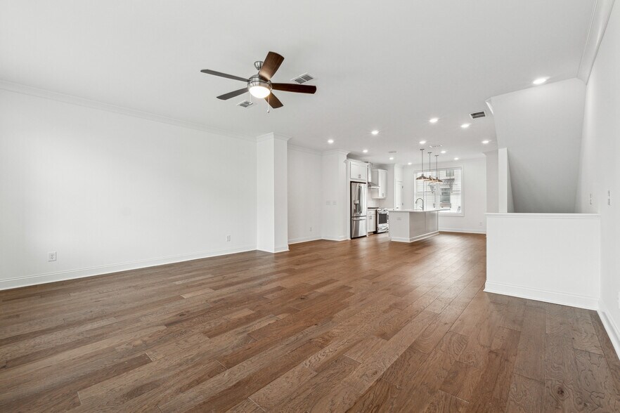 Building Photo - 528 Healy Dr