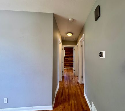 Building Photo - Large Single Family Home Available NOW!! ONE MONTH FREE!!