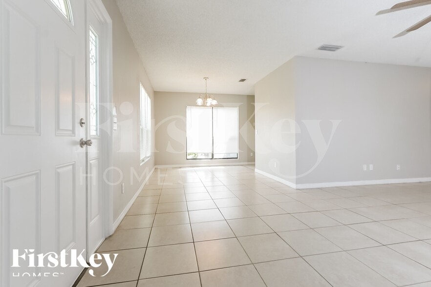 Building Photo - 438 SE Streamlet Ave