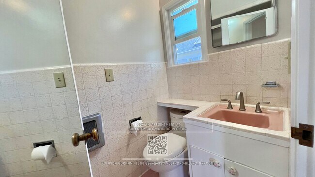 Building Photo - Charming and Spacious 4 bedroom Home in the Heart of Elmwood