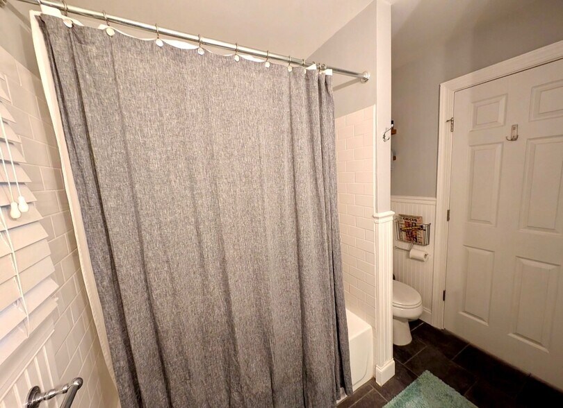 Building Photo - 2000 Upland Dr