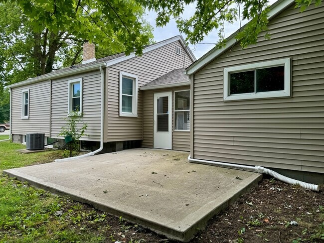Building Photo - Updated & Move-In Ready Home for Rent – 2B...