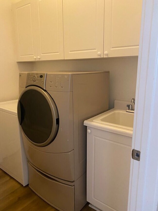 Building Photo - Sweet, perfect 10 located in Caughlin Ranc...