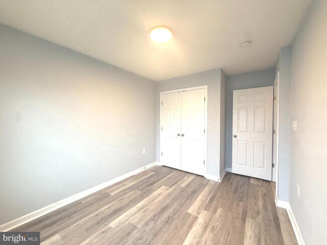 Building Photo - 15 Wayside Ct