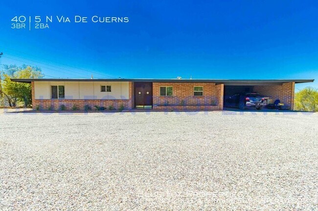 Building Photo - Foothills gorgeous home!