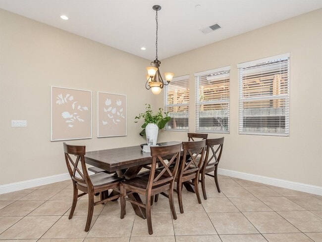 Building Photo - Beautiful Clovis North 4/3