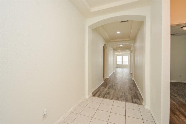 Building Photo - 22211 Weller Oaks Dr