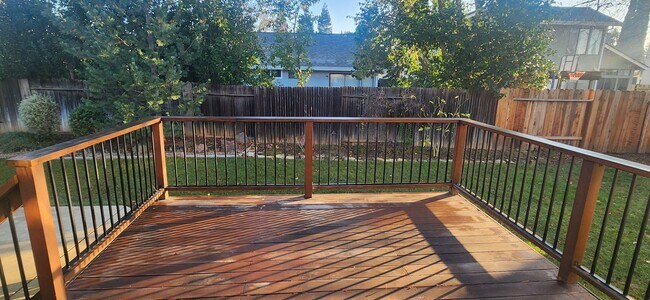 Building Photo - 4 Bedroom Home in Elk Grove