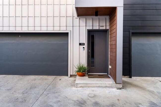 Building Photo - 5924 S Congress Ave