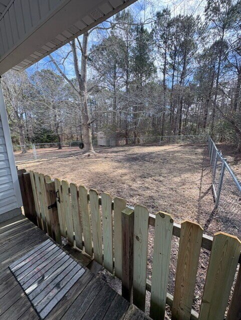 Building Photo - 104 Evergreen Dr